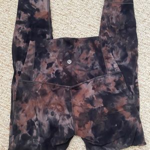 Lululemon Unlimit Keyhole 25”